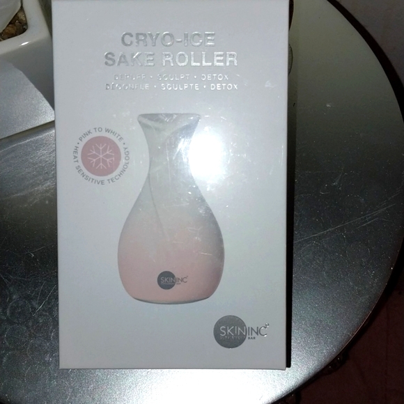 NWT TOP TECHNOLOGY CRYO ICE SAKE ROLLER DEPUFF DETOX AND SCULPT YOUR FACE!! - Picture 1 of 10